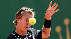 Sebastian Korda v duelu s Carlosem Alcarazem.