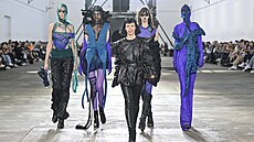 Uplynulý pra�ský fashion week poodhalil, co se podle tuzemských návrhá�� bude...