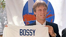 Mike Bossy s dresem New York Islanders v roce 1988.