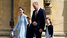 Vévodkyn� Kate, princ George, princ William a princezna Charlotte p�i p�íchodu...