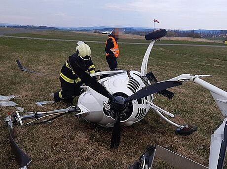 Na Píbramsku havarovalo malé letadlo, dva lidé mají lehká zranní. (21. dubna...