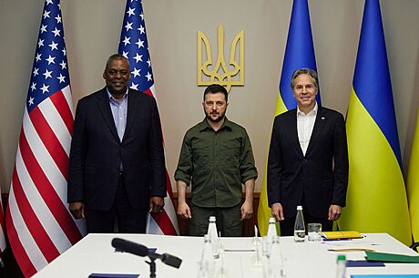 Amerití ministi Blinken a Lloyd jednali v Kyjev se Zelenským. (25. dubna...