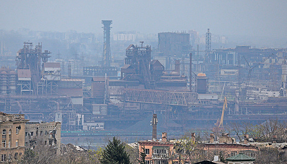 Ocelárny Azovstal na jihu Mariupolu (19. dubna 2022)