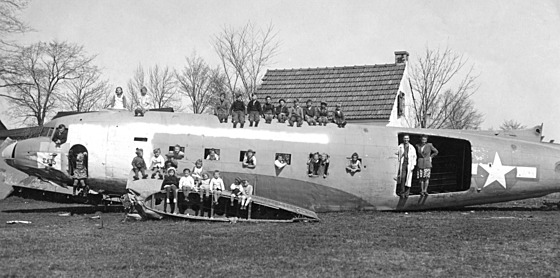 Fotografie zíceného letounu Douglas C-47A Skytrain, . 42-23368, Krásné Údolí...