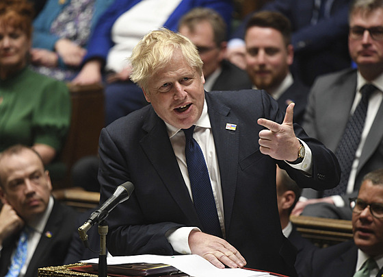 Britský premiér Boris Johnson britském parlamentu. (20. dubna 2022)