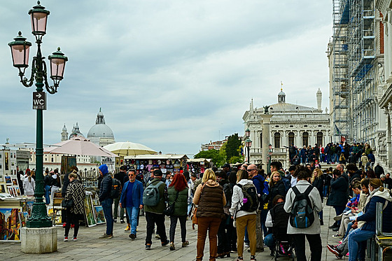 Do Benátek se po pandemii vrací davy turistů. (21. dubna 2022)