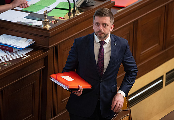 Jednání Poslanecké sněmovny. Na snímku Vít Rakušan (STAN). (26. dubna 2022)