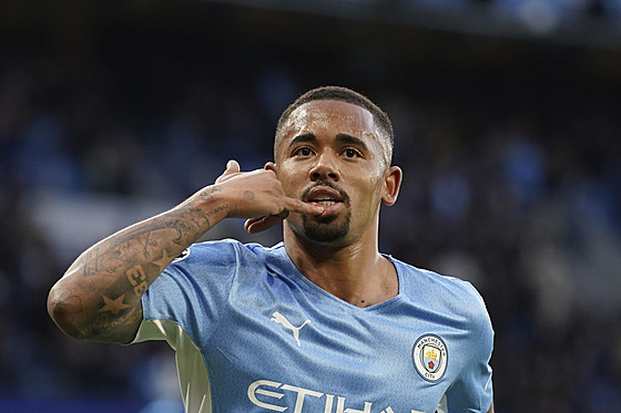 Útoník Manchesteru City Gabriel Jesus a jeho typická gólová oslava.