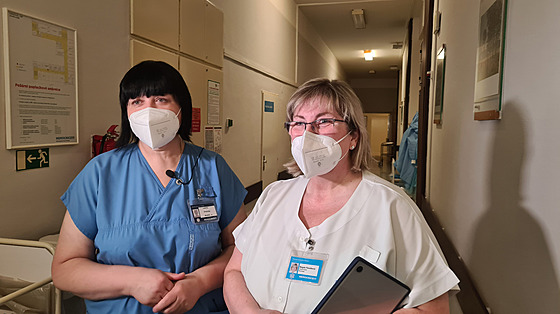 Zdravotní sestra Ljudmyla Djaoková (vlevo).