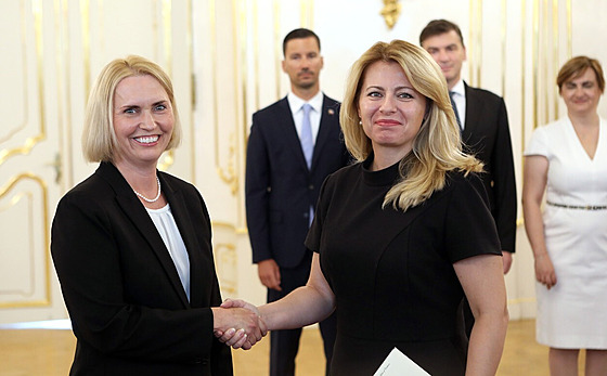 Americká velvyslankyn na Slovensku Bridget Brinková (vlevo) s tamní...