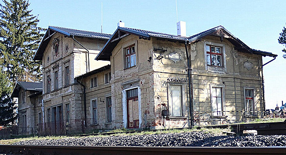 Budova Starého nádraí ve Varnsdorfu, kterou msto koupí od Správy eleznic,...