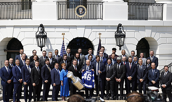Hokejisty Tampa Bay Lightning pijal v Bílém dom americký prezident Joe Biden.