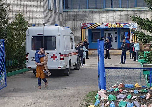 Muž v Rusku zastřelil ve školce dvě děti a vychovatelku, pak spáchal sebevraždu
