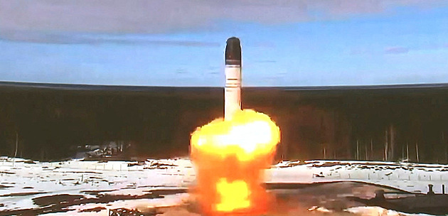 Rusko vyzkoušelo novou mezikontinentální raketu. Putin vyslal světu výhružný vzkaz