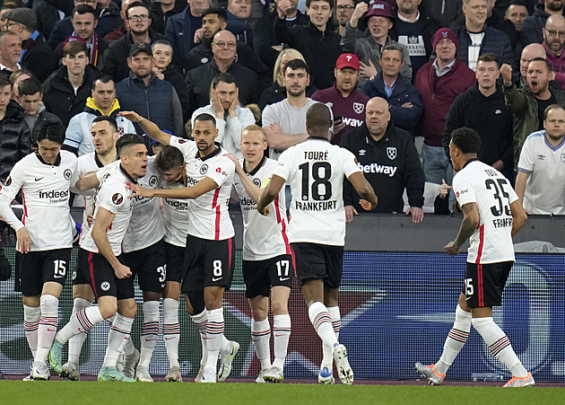 Překvapiví finalisté Frankfurt a Rangers svedou bitvu ve finále Evropské ligy