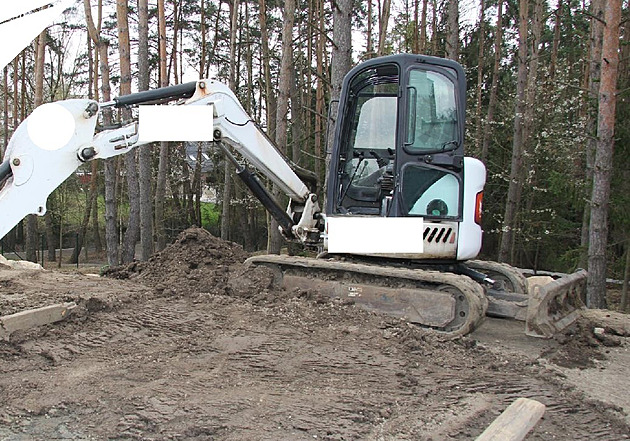 Naštvaný bagrista zranil muže, který mu vyčítal, že pracuje pomalu