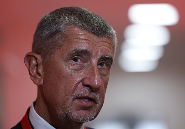 Nenechali mě mluvit, stěžuje si Babiš. ANO nás ani nepozvalo, opáčil Středula