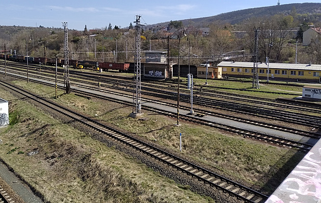 Průjezd nákladních vlaků přes nové nádraží vyřeší mimoúrovňové křížení