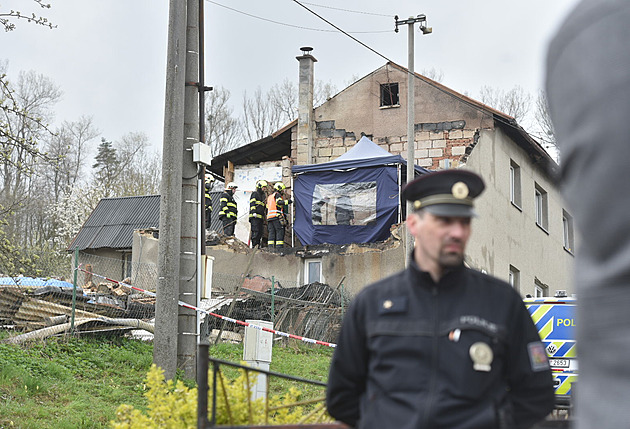 V sutinách domu na Vsetínsku byly mrtvá žena a tři děti, policie řeší vraždu