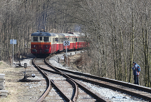 Vlaky zatím jezdí pouze v úseku z Děčína do Telnice, kraj ale nyní žádá o...