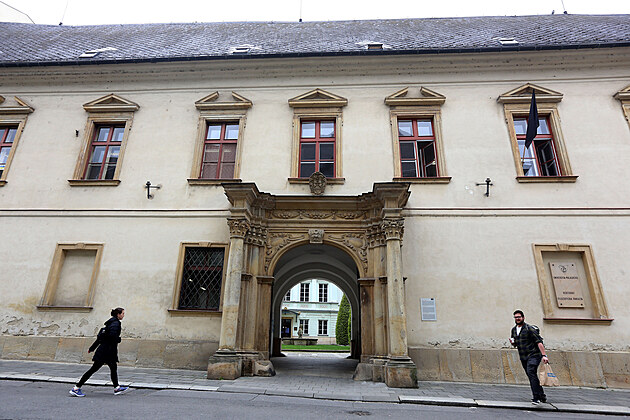 Hlavní vstup do Univerzity Palackého v Kikovské ulici v Olomouci.