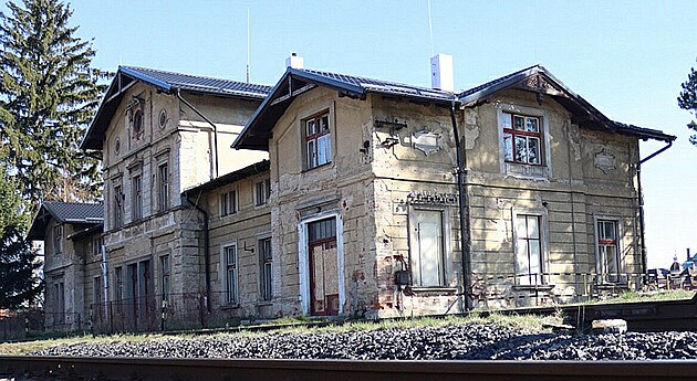 Budova Starého nádraí ve Varnsdorfu, kterou msto koupí od Správy eleznic,...