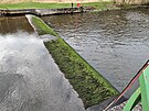 Jez na �ece Oh�i v Rado�ov� m� kv�li diagnostice sn�enou hladinu vody. (22....