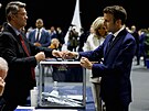 Francouzský prezident Macron u odevzdal svj hlas. (24. dubna 2022)