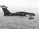 První pedsériový exemplá YP6M-1 v letu