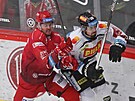 5. zápas finále hokejové extraligy, Tinec - Sparta. Aron Chmielewski z Tince...