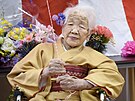 Kane Tanakaová se doila 119 let. (25. dubna 2022)
