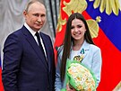 Ruský prezident Vladimir Putin a krasobruslaka Kamila Valijevová