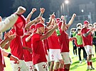 Fotbalisté Zbrojovky Brno slaví postup do první ligy.