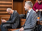 Krajský soud v Hradci Králové projednával znovu p�ípad Emila Kmoní�ka (vlevo) a...