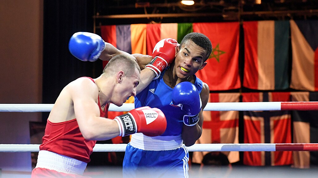 eský reprezentant Kelvin Soquessa (vpravo) a Polák Damian Durkacz.