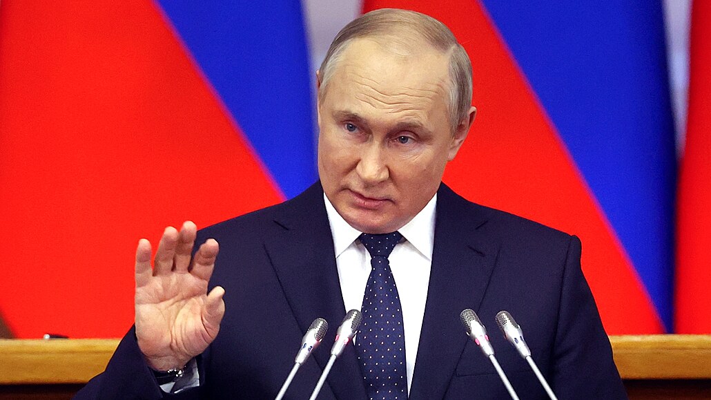 Ruský prezident Vladimir Putin na setkání s poradním sborem ruského parlamentu...