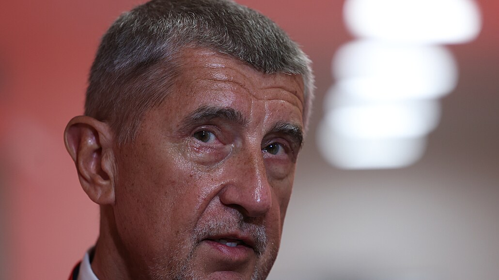�éf hnutí ANO Andrej Babi� dorazil na volební sjezd �MKOS a zlobil se, �e...