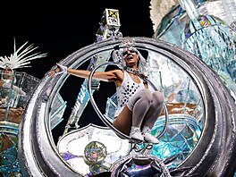 Vrcholem karnevalu jsou pehlídky 12 kol samby v pátek a sobotu.