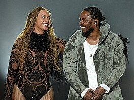 Beyoncé a Kendrick Lamar na BET Awards (Los Angeles, 26. ervna 2016)