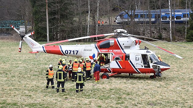Dopravn nehoda na elezninm pejezdu u Novch Hamr na Karlovarsku. (22. dubna 2022)