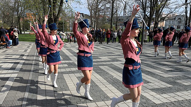 Oslavy osvobozen, 77. vro v Mstskch sadech u pamtnku 97. p divize armdy USA, kter Cheb 26. dubna roku 1945 osvobodila. (23. dubna 2022)