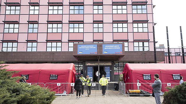Ped Velikonocemi se otevelo prask Asistenn centrum pro uprchlky na nov adrese ve Vysoanech. (19. dubna 2022)