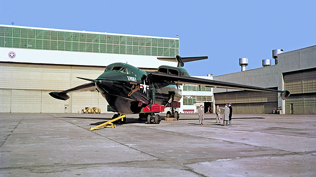 První prototyp XP6M-1 na pomocném podvozku (letoun nebyl obojživelný)