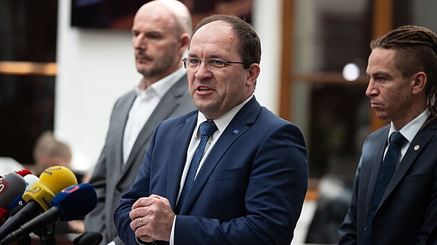 Tiskov konference vldn koalice. Na snmku hovo Marek Vborn (KDU-SL). (26. dubna 2022)