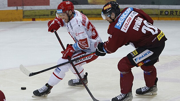 Spar�ansk� bek Tom� Dvo��k se sna�� zastavit Ond�eje Kova���ka z T�ince.