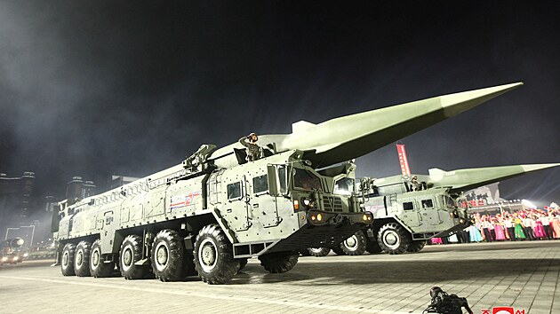 KLDR na vojenské přehlídce představila nové rakety. (25. dubna 2022)