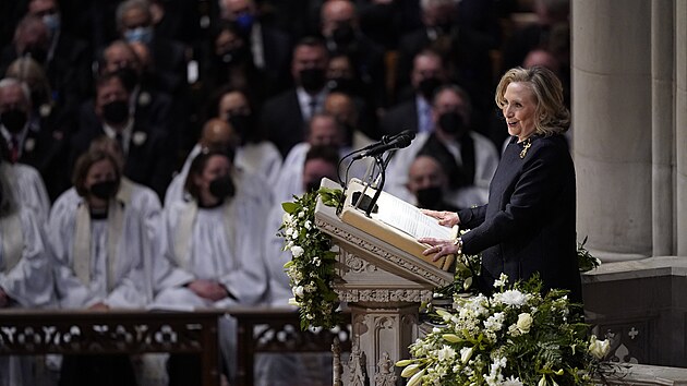 Na pohřbu o Albrightové rovněž promluvila Hillary Clintonová. (7. dubna 2022)
