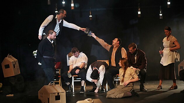 Karin Lednickou pr oslovili i filmov tvrci, zatm je ale odmt, protoe nem dopracovanou celou trilogii.