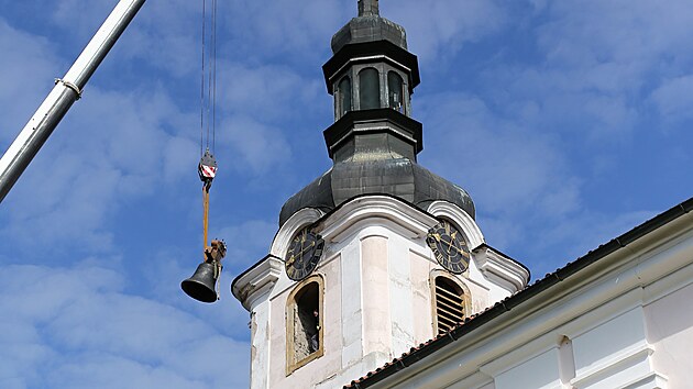 Tm 500 let star zvon sv. Vclava je zpt ve vi kostela sv. Jakuba v Ctolibech na Lounsku.