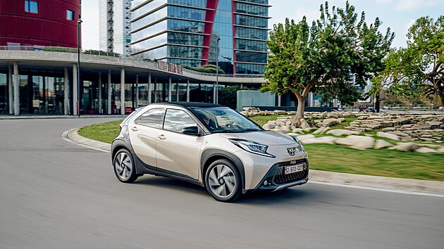 Toyota Aygo X: Jen ladn do podob SUV umonilo tomuto miniautu pet.